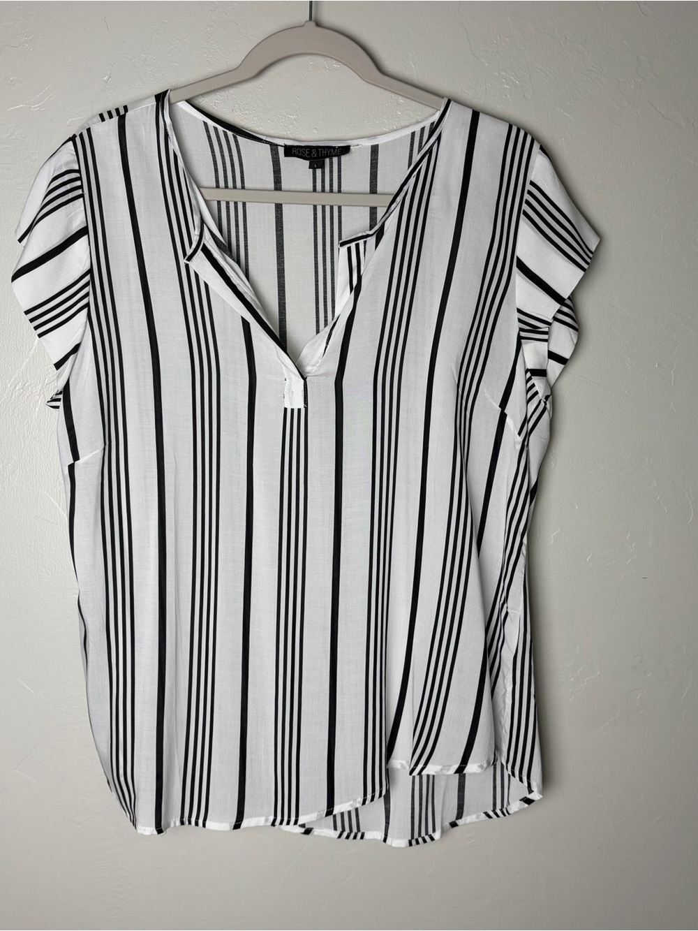 Black & White Striped V-Neck Sleeve Top